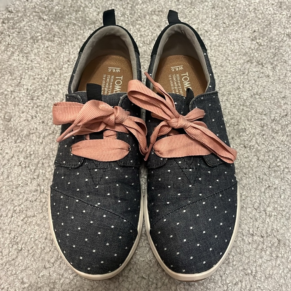 Tom’s sneakers